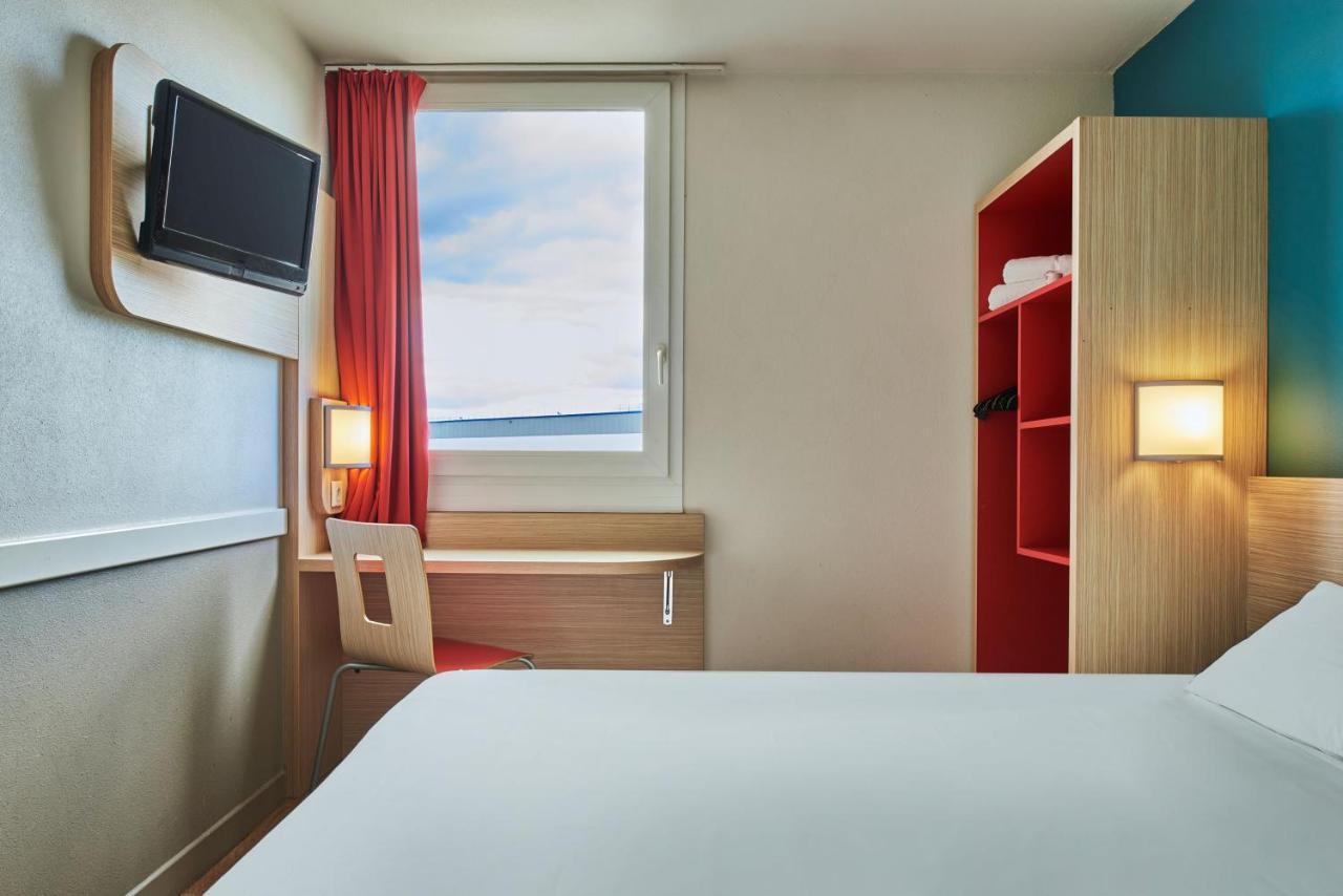 Kyriad Direct Mont De Marsan - St Avit Saint-Avit  Exterior photo